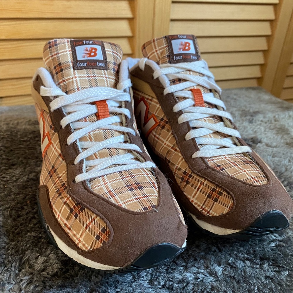 New Balance Four Four Two -  EUC - Sassy Plaid